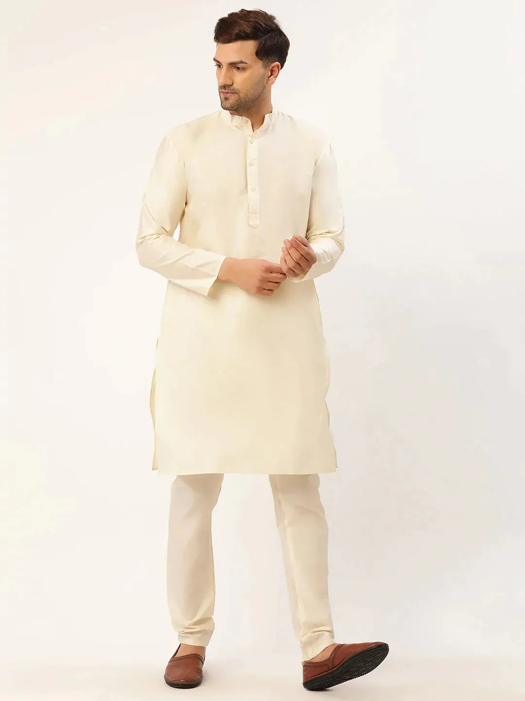 Men'S Solid Kurta Pyjama With Blue Floral Embroidered Nehru Jacket